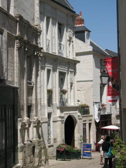 narrow street in Loches